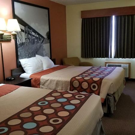 Super 8 By Wyndham Ottumwa Exterior foto