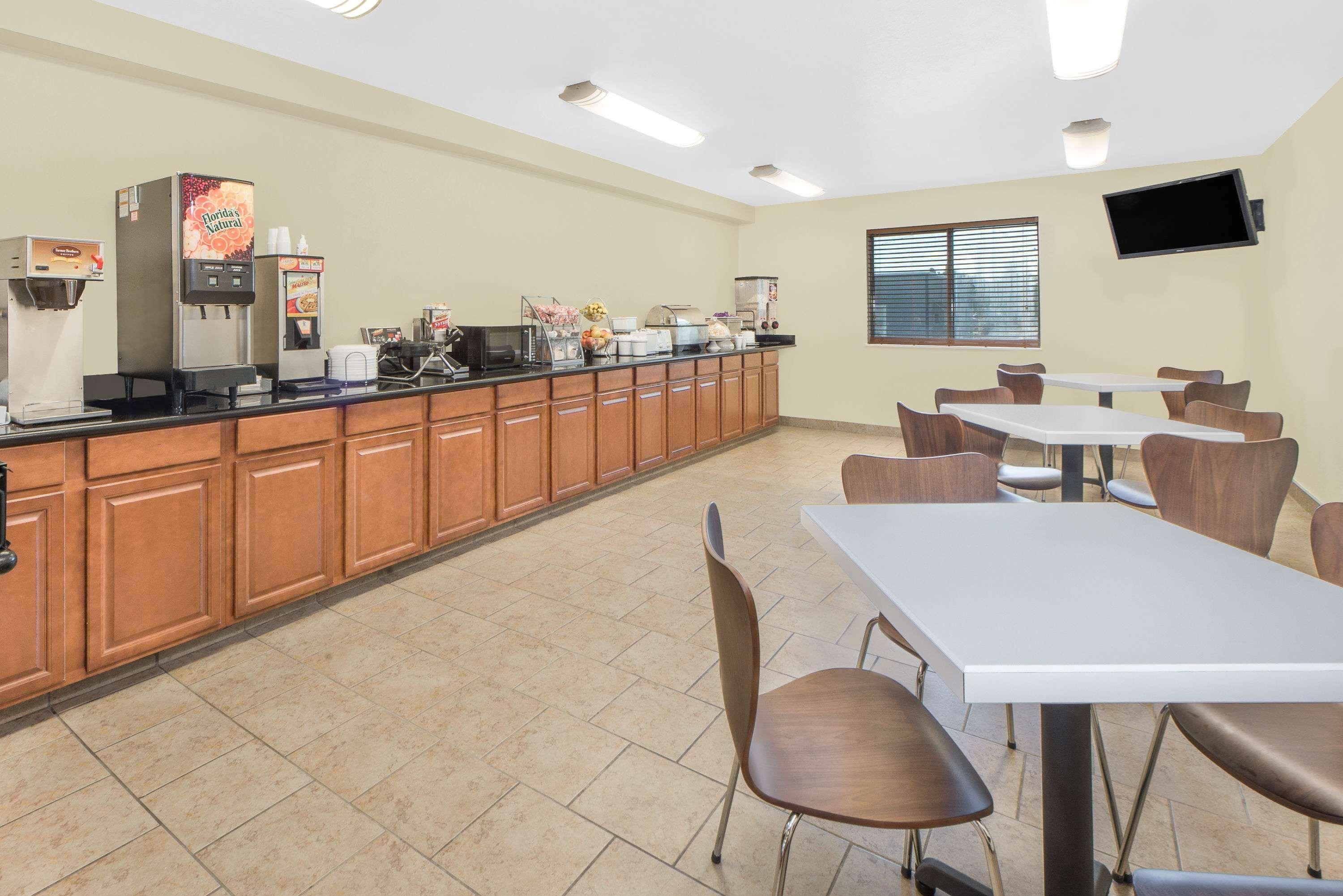 Super 8 By Wyndham Ottumwa Exterior foto