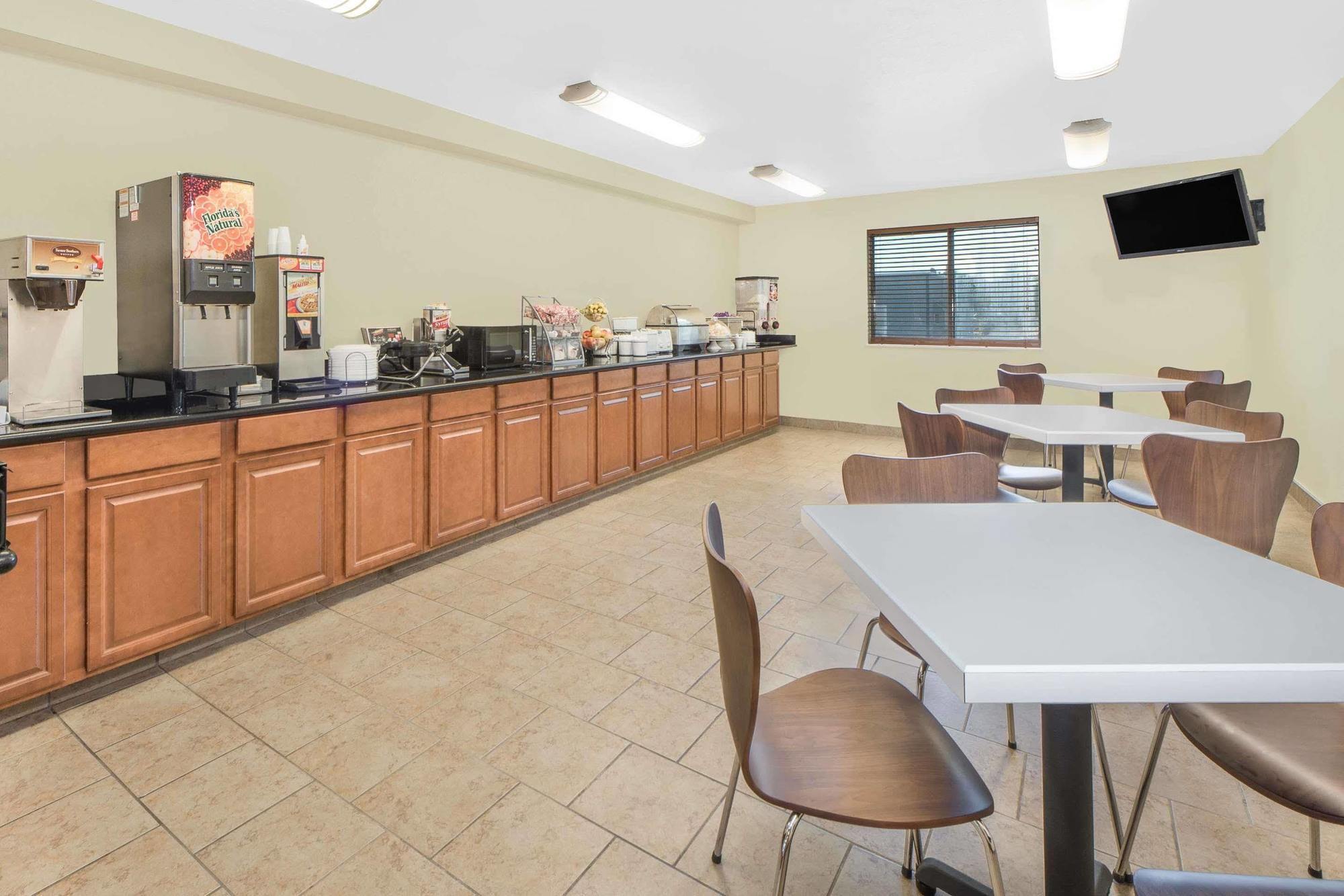 Super 8 By Wyndham Ottumwa Exterior foto